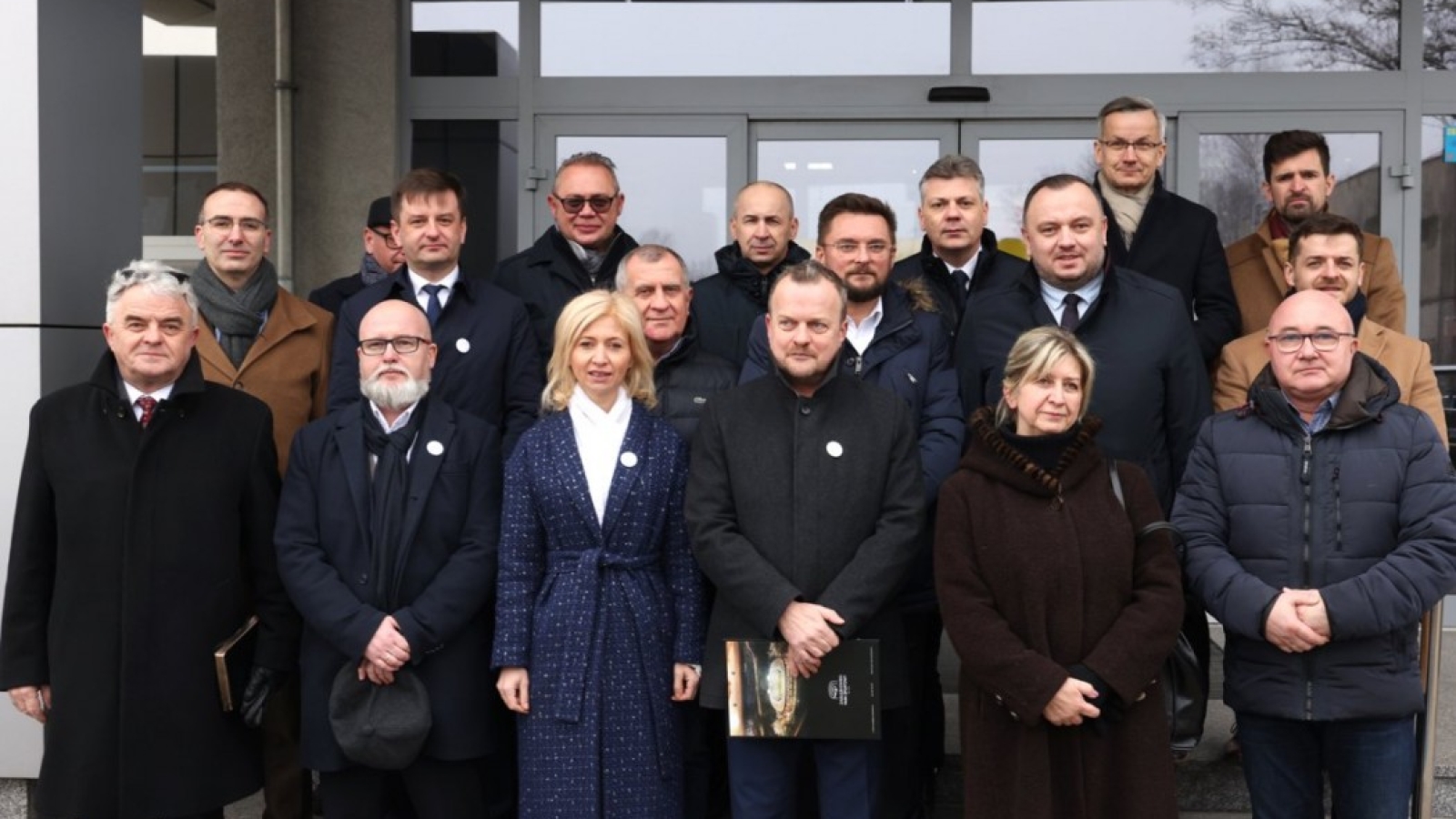 Samorządowcy murem za marszałkiem 