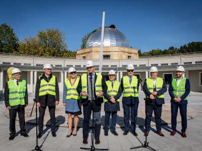 Kapsuła czasu pod nowym planetarium. Zdjęcia: Maciej Dziombek UMWŚ