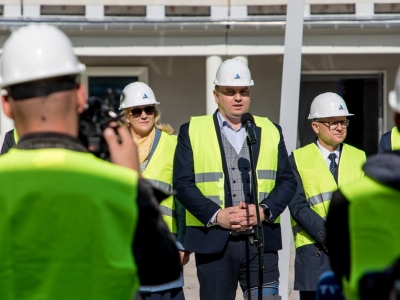 Kapsuła czasu pod nowym planetarium. Zdjęcia: Maciej Dziombek UMWŚ