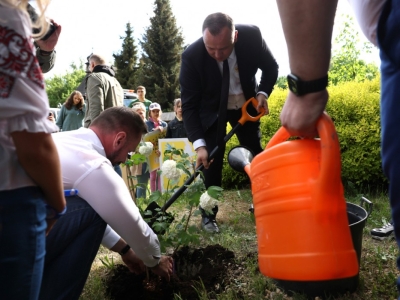 Kolejne dwie karetki dla Ukrainy przekazane podczas Festiwalu w chorzowskim Skansenie