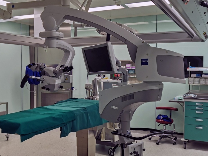 Wojewódzki Szpital Chirurgii Urazowej w Piekarach Śląskich wzbogacił się o wysokiej klasy mikroskop operacyjny