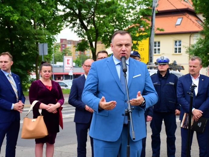 3 mln zł z marszałkowskiego programu poprawy bezpieczeństwa na 122 nowe inwestycje w rejonach przejść dla pieszych